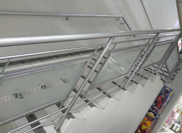 Confecção e Instalação de Escadas Retas.